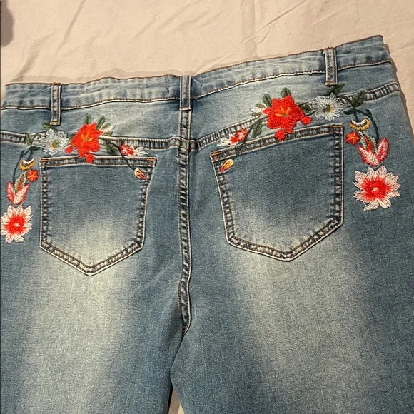 VENUS Blue Skinny Jeans with Red Floral Embroidery - Picture 3 of 11